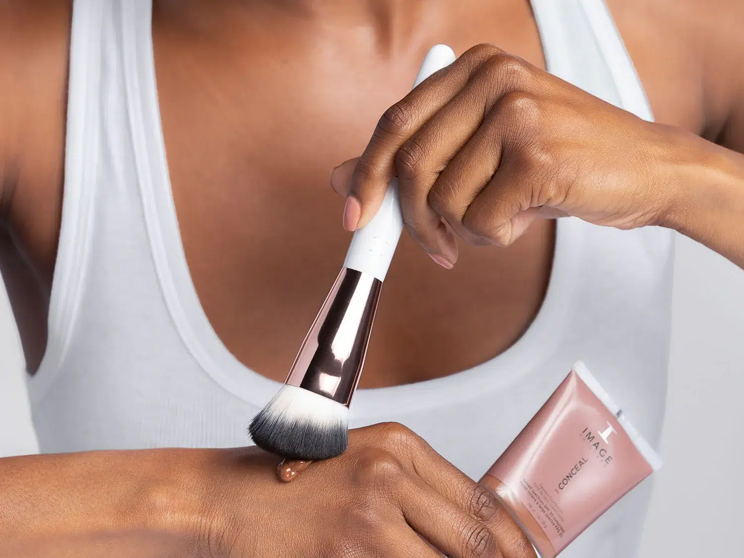 I BEAUTY - Flawless Foundation Brush - Afbeelding 2