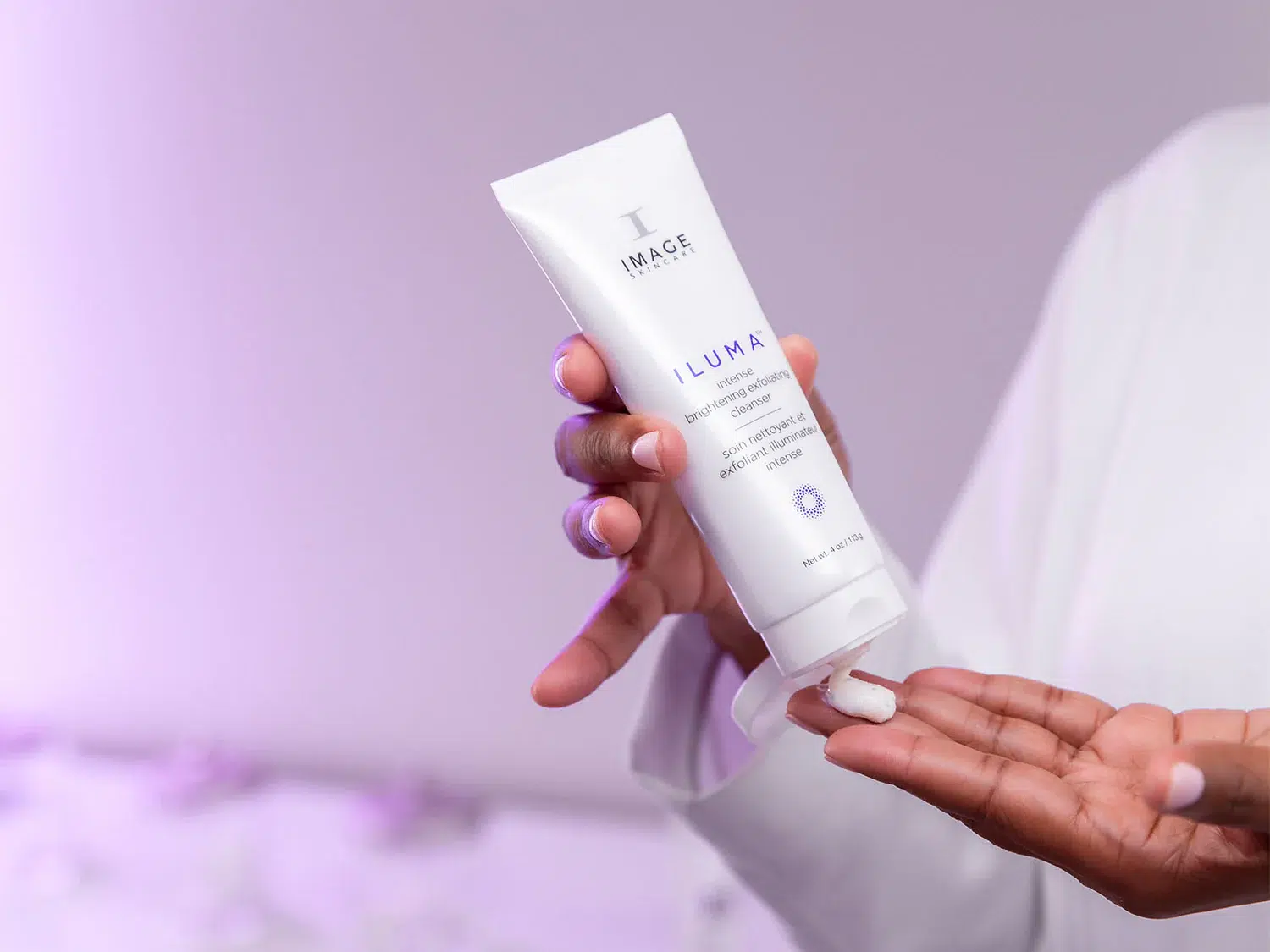 ILUMA - Intense Brightening Exfoliating Cleanser - Afbeelding 4